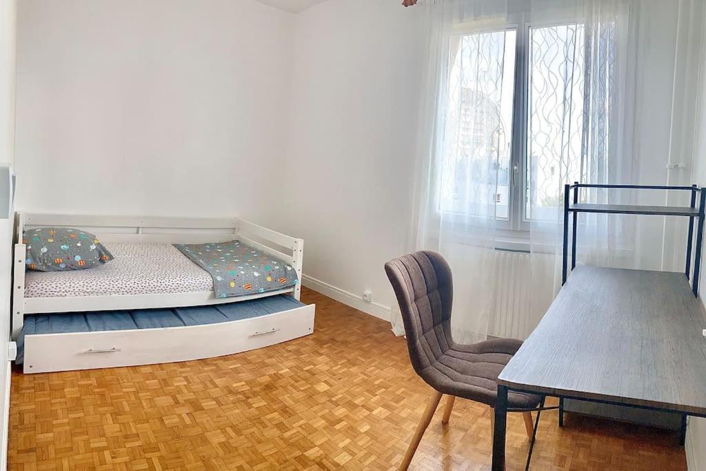 Appartement Bien Situe Noisy-le-Grand Kültér fotó