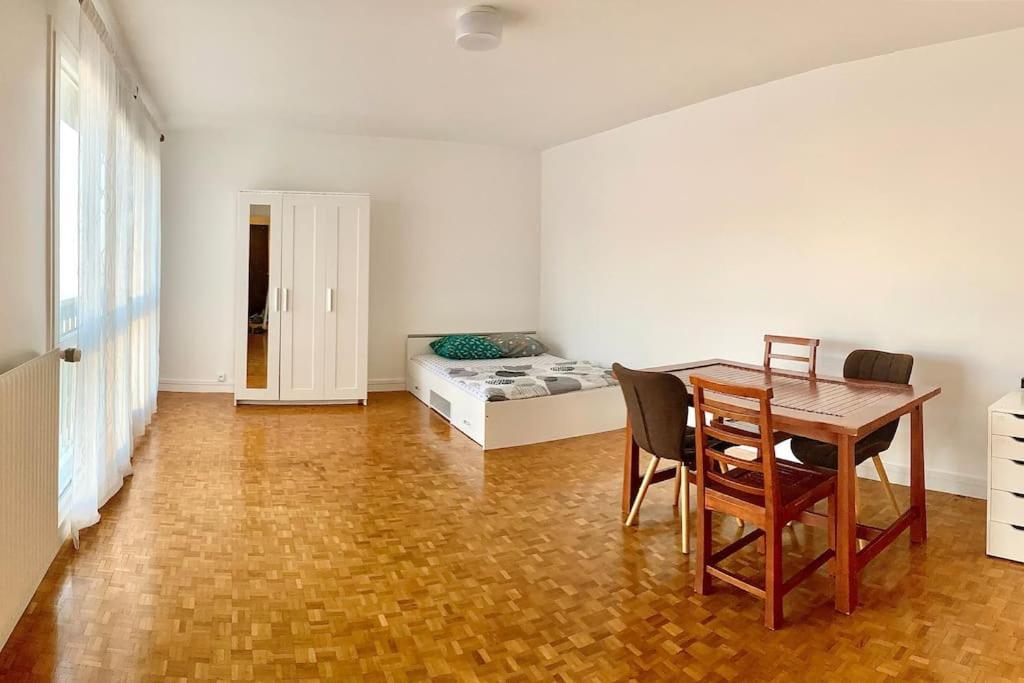 Appartement Bien Situe Noisy-le-Grand Kültér fotó